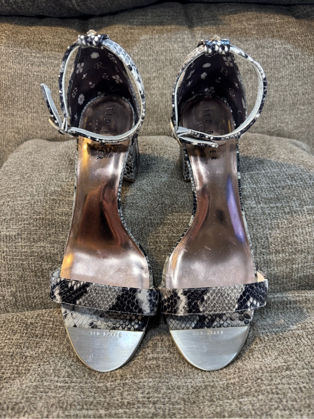 Ted Baker Black/Gray Snake Skin adjustable ankle strap block heel Size 9.5  40.5 - Picture 3 of 15